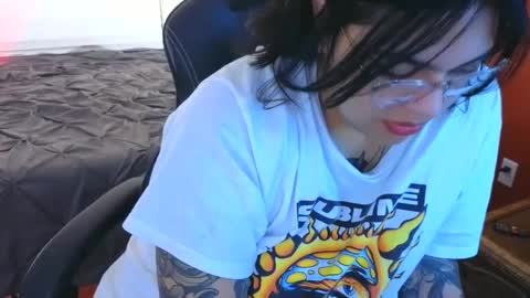 Mia online show from December 2024 04:22:02 AM