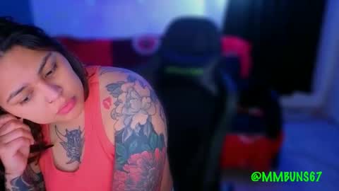 Mia online show from November 2025 01:04:02 AM