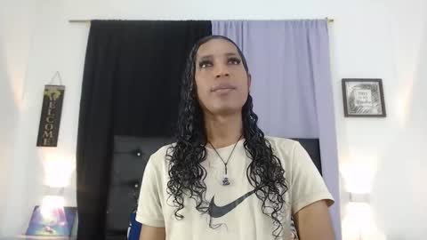 MiaCoock online show from November 2025 01:10:01 PM