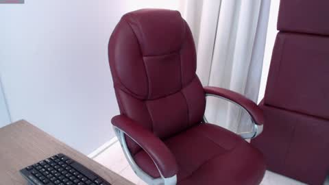 miadesir online show from April 2026 04:04:01 PM