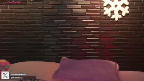 Mia online show from December 2024 04:10:02 AM