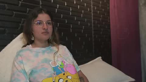 Mia online show from February 2025 08:39:01 AM