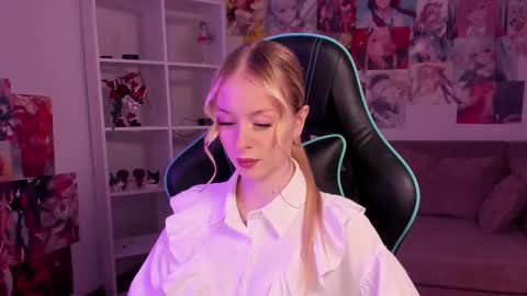 Mia online show from September 2025 05:25:02 PM