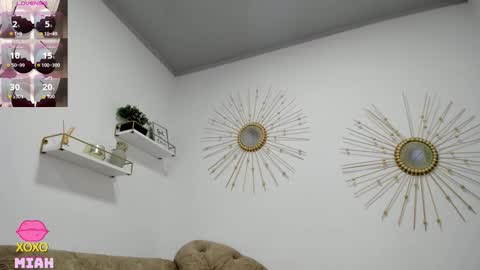 Miah Collins online show from November 2025 08:30:01 PM