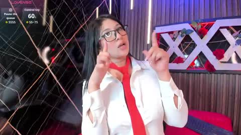 Snapshot of miah_palacio chatting on May 2026 10:19:01 PM MIAH PALACIO online show from May 2026 10:19:01 PM