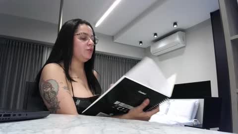 Snapshot of miahale chatting on February 2025 03:43:02 AM Ms Mia  Owner Of  Your Mind online show from February 2025 03:43:02 AM