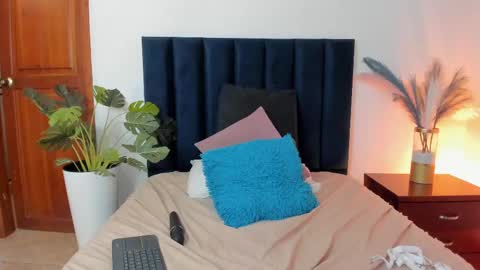 miahertz online show from September 2025 03:40:02 AM