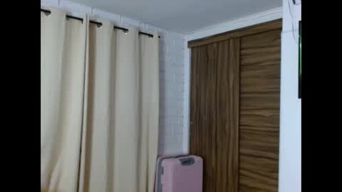 Snapshot of miahott19 chatting on December 2024 08:06:02 AM miahott19 online show from December 2024 08:06:02 AM