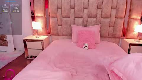 Snapshot of miaisabell21 chatting on February 2025 02:43:02 PM MIAISABELL21 online show from February 2025 02:43:02 PM