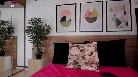 Mia  online show from October 2025 04:01:02 AM