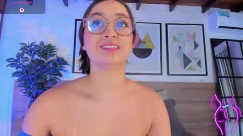 Mia  online show from January 2026 03:32:01 AM