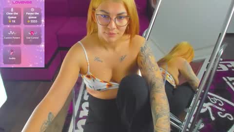 Mia Kittyy online show from November 2025 02:01:02 AM