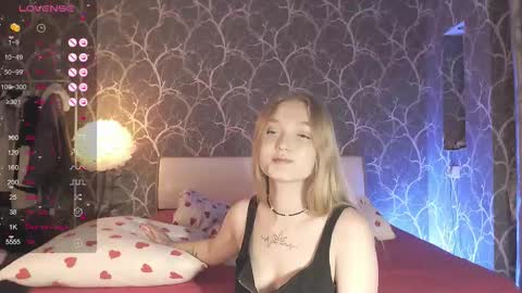 Snapshot of miamiameow chatting on September 2025 04:32:01 PM Mia online show from September 2025 04:32:01 PM