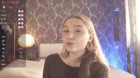 Mia online show from March 2026 01:00:02 PM