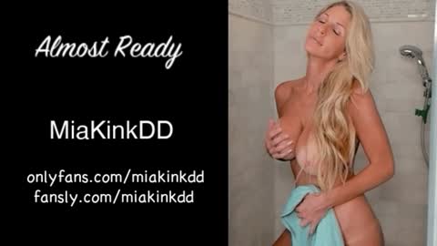 Mia online show from November 2025 03:27:01 AM