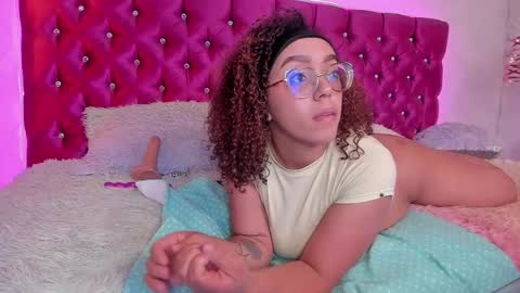 miamiller22 online show from December 2025 07:09:01 PM