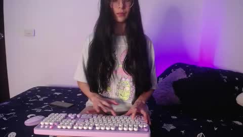 Snapshot of miamoon_ chatting on October 2025 03:45:01 AM Mia online show from October 2025 03:45:01 AM