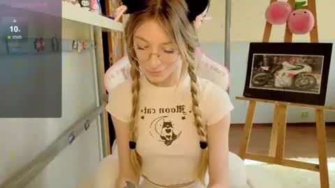MiaMoon online show from June 2026 01:37:02 PM