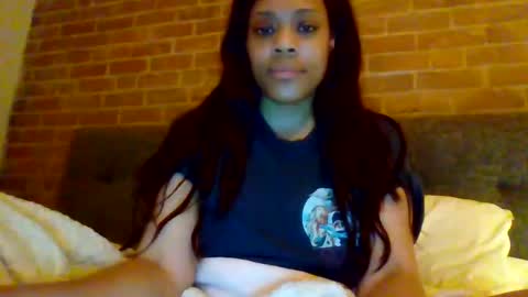 MiaMuffn online show from October 2025 11:54:01 AM