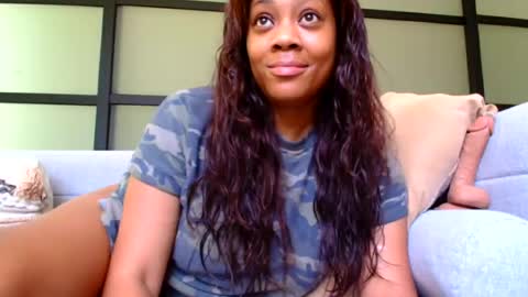 Snapshot of miamuffin8 chatting on July 2026 06:12:01 PM MiaMuffn online show from July 2026 06:12:01 PM