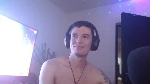 Snapshot of miaou_miaou chatting on January 2025 04:07:02 AM miaou_miaou online show from January 2025 04:07:02 AM