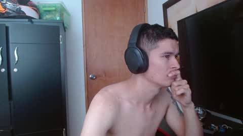 Snapshot of miaou_miaou chatting on February 2025 02:04:02 PM miaou_miaou online show from February 2025 02:04:02 PM