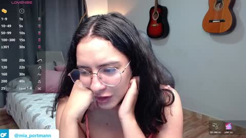 MIAPORTMANN online show from December 2024 12:08:02 PM