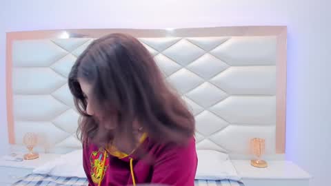 Snapshot of miaqueen021 chatting on January 2025 12:24:01 PM Sweetie Mia online show from January 2025 12:24:01 PM