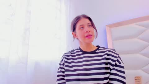 Snapshot of miaqueen021 chatting on January 2025 03:24:01 PM Sweetie Mia online show from January 2025 03:24:01 PM