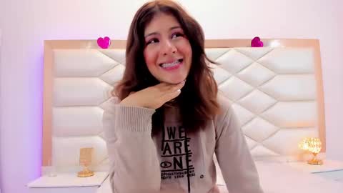 Snapshot of miaqueen021 chatting on February 2025 12:36:01 PM Sweetie Mia online show from February 2025 12:36:01 PM