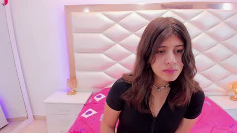 Snapshot of miaqueen021 chatting on March 2025 12:27:02 PM Sweetie Mia online show from March 2025 12:27:02 PM