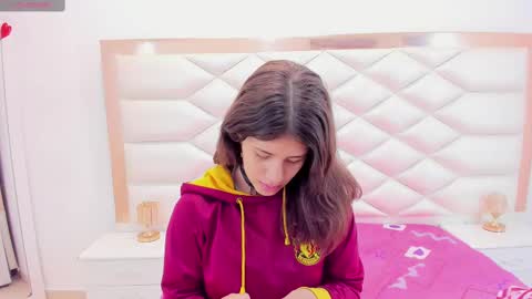 Snapshot of miaqueen021 chatting on March 2025 12:30:02 PM Sweetie Mia online show from March 2025 12:30:02 PM