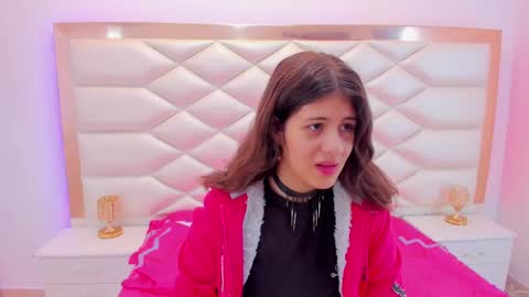 Snapshot of miaqueen021 chatting on March 2025 12:23:02 PM Sweetie Mia online show from March 2025 12:23:02 PM