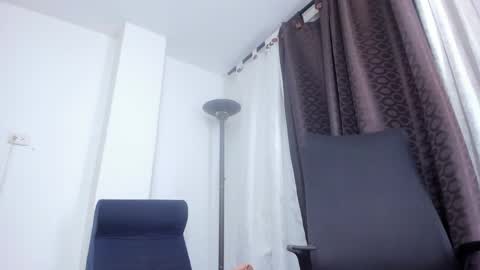 Snapshot of miarobertsmilf chatting on May 2026 11:44:01 PM Mia Milf online show from May 2026 11:44:01 PM