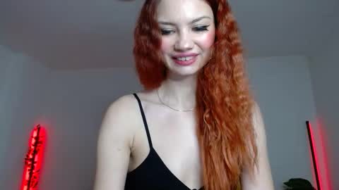 Snapshot of miarossalinda chatting on November 2025 05:31:01 PM MiaRossalinda online show from November 2025 05:31:01 PM