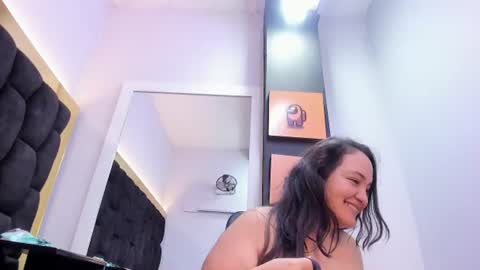 Snapshot of miarous69 chatting on June 2026 04:00:01 AM MiaRouse online show from June 2026 04:00:01 AM