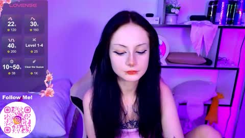 Mia  online show from November 2025 08:01:01 PM