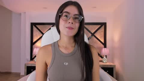 Mia online show from February 2025 12:18:01 AM