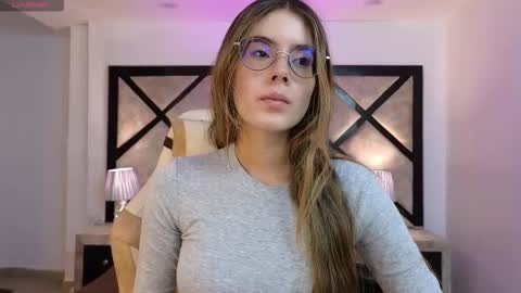 Mia online show from March 2026 07:43:02 PM