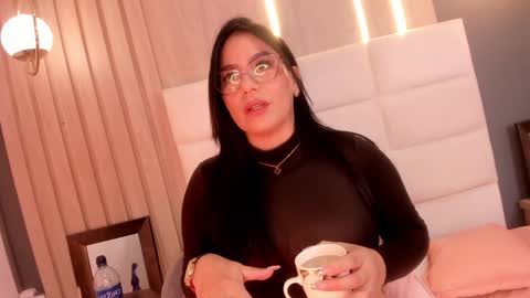 Mia online show from January 2025 08:32:01 PM