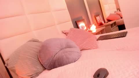 Mia online show from March 2025 09:31:02 PM