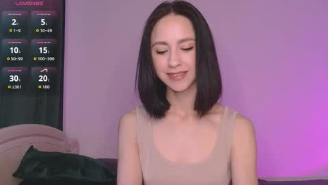 Mia online show from October 2025 07:37:02 AM