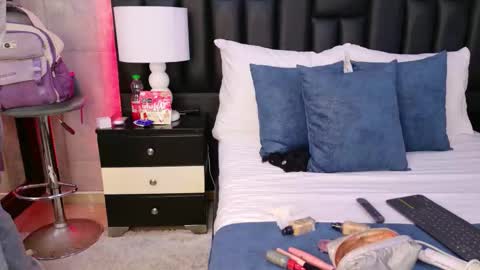 Mia Sweetth online show from October 2025 07:25:02 PM