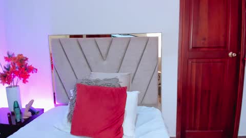 Snapshot of miavalente chatting on January 2025 09:25:02 PM MiaValente online show from January 2025 09:25:02 PM