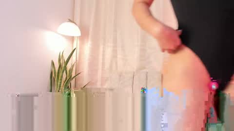 Miavenuss 1 online show from May 2026 11:43:01 PM