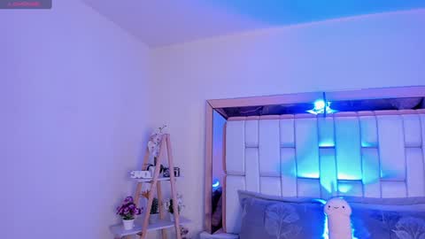 Mia Villalobos online show from January 2025 04:46:01 PM