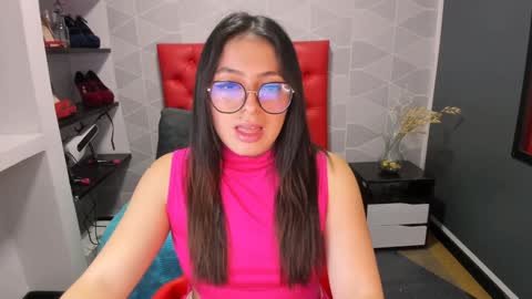 Snapshot of miawils_ chatting on December 2024 10:34:02 PM M I A W I L S online show from December 2024 10:34:02 PM