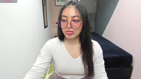 Snapshot of miawils_ chatting on February 2025 10:45:01 PM M I A W I L S online show from February 2025 10:45:01 PM