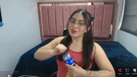Snapshot of miawils_ chatting on May 2026 06:58:01 PM M I A W I L S online show from May 2026 06:58:01 PM