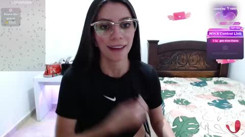 Snapshot of micaela_21_ chatting on February 2025 02:33:01 PM Micaela online show from February 2025 02:33:01 PM